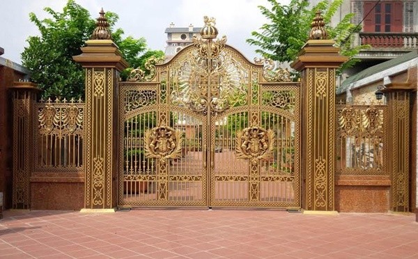 Ngắm cổng nhà biệt thự bằng đồng đúc tuyệt đẹp