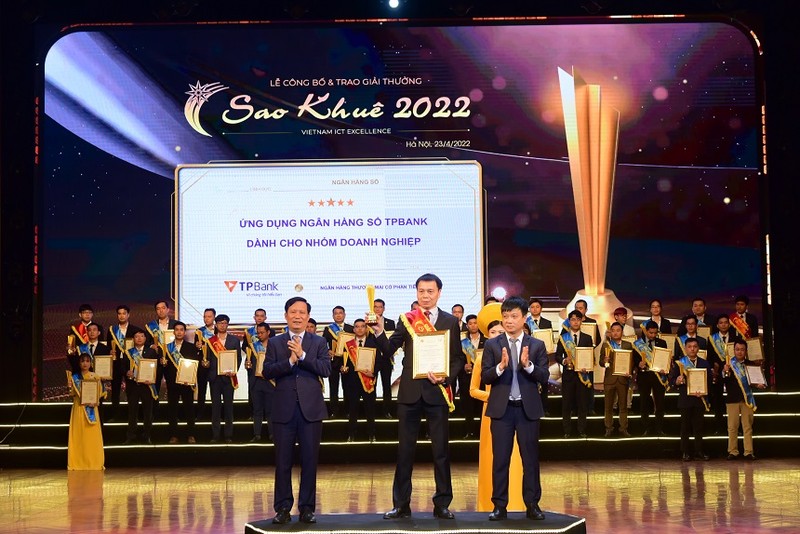 Noi dai thanh tuu ve Ngan hang so, TPBank xuat sac duoc vinh danh tai Giai thuong Sao Khue 2022