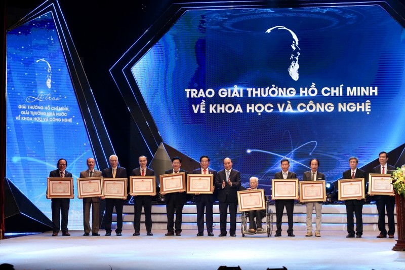 Petrovietnam duoc trao 6 giai thuong Ho Chi Minh va Giai thuong Nha nuoc