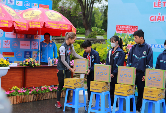 Binh Duong Nam's National Championships in 2023 – Cup Number 1 and first-class motorcycles-Picture-2