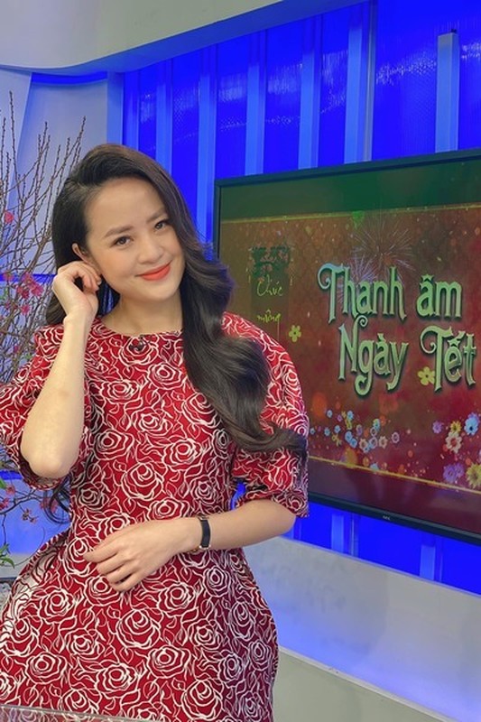 Nhan sac BTV Ngoc Bich vua len song Thoi su 19h VTV-Hinh-3