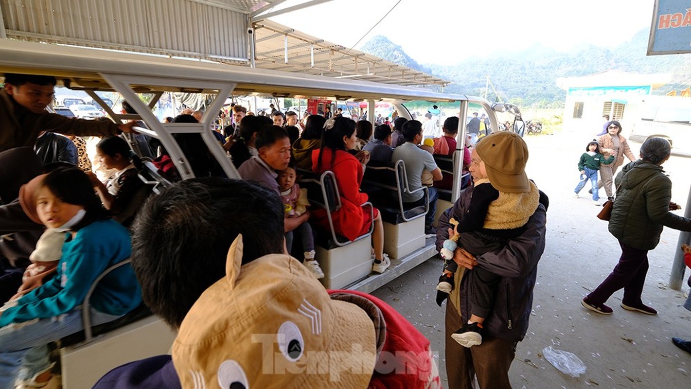 The number of tourists due to visit the festival right at the end of Tet Nguyen and Quy Mao-Hinh-3