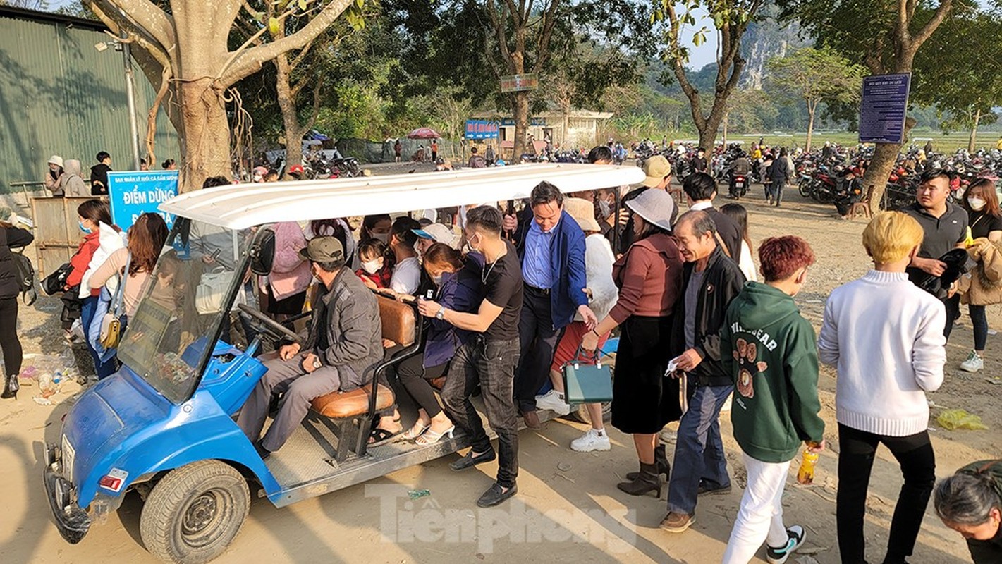 The number of tourists due to visit the festival right at the end of Tet Nguyen and Quy Mao-Hinh-5