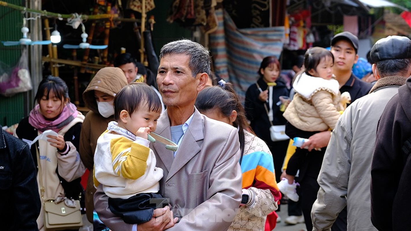 The number of tourists due to visit the festival right at the end of Tet Nguyen and Quy Mao-Hinh-9