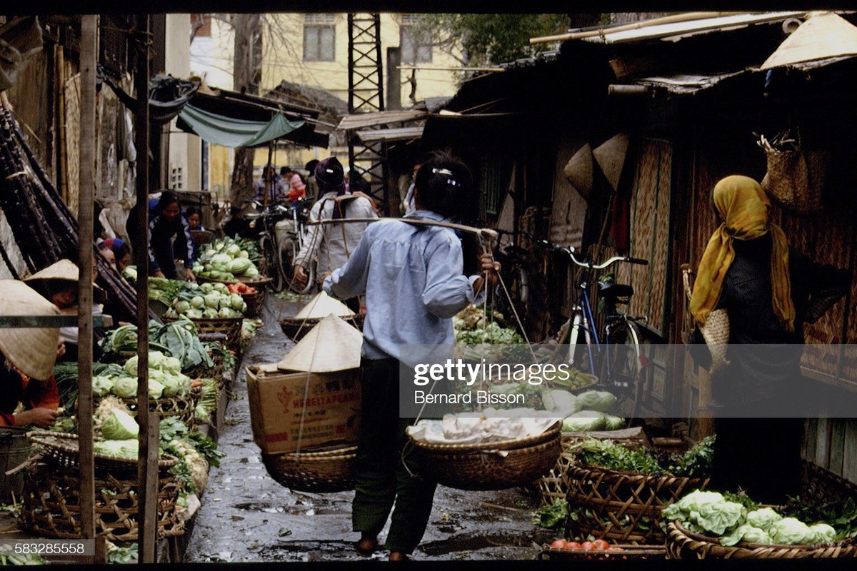 Cuộc hội ngộ nam 1993 của Bernard Bisson tại Hà Nội-Hinh-10