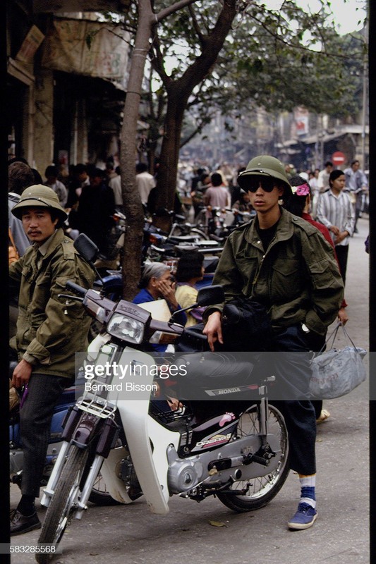 Cuộc hội ngộ nam 1993 của Bernard Bisson-Hinh-9 tại Hà Nội