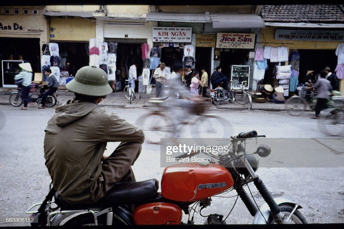 Cuộc hội ngộ nam 1993 của Bernard Bisson tại Hà Nội