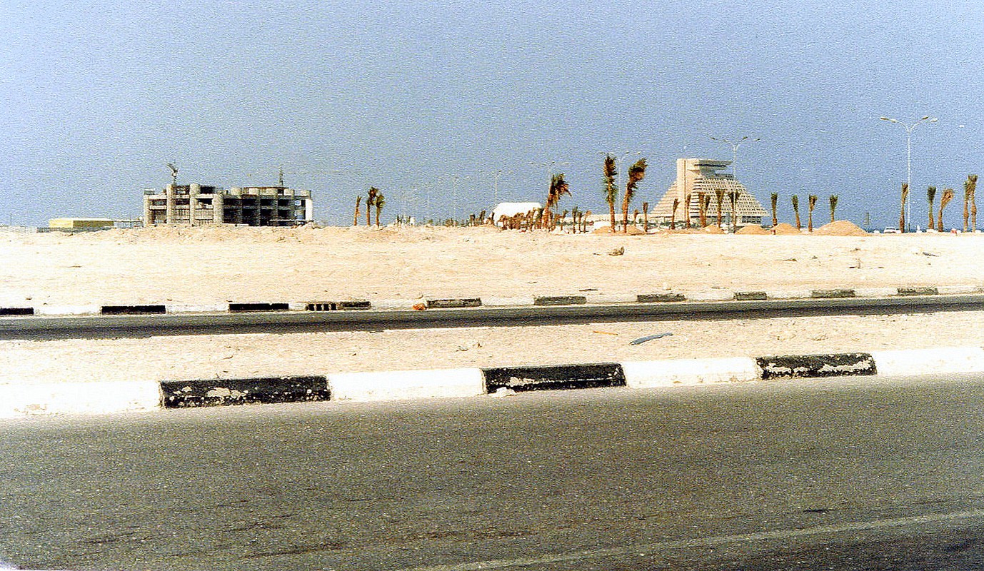 Loat anh quy hiem ve dat nuoc Qatar thap nien 1980 (1)-Hinh-5