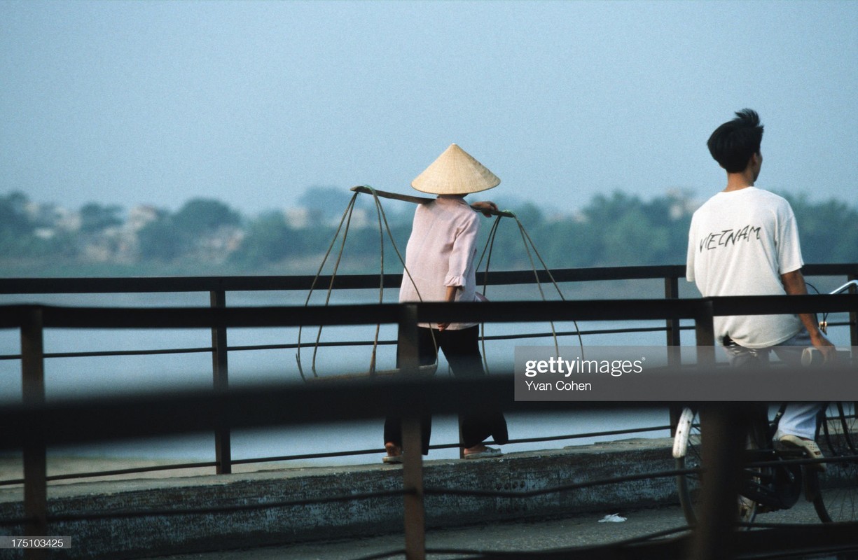 Ảnh không đụng hàng về cuộc sống ở Hà Nội năm 1996 (2) - Hình 10 Anh khong dung hang ve cuoc song o Ha Noi nam 1996 (2)-Hinh-10