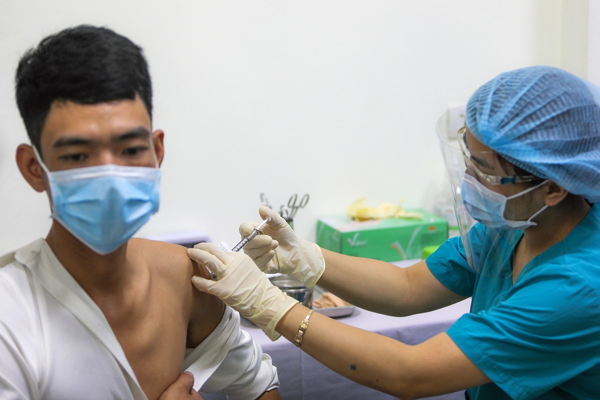 Tiem vaccine Covid-19 cong nghe My cho tinh nguyen vien Viet Nam-Hinh-3