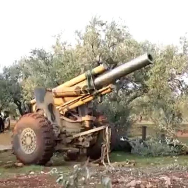 Phien quan Syria co them luu phao M114 co nong 155mm do Tho Nhi Ky trang bi