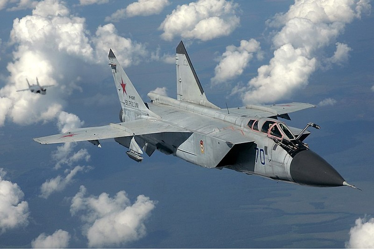 Cach tiem kich MiG-25 tung khien ca NATO hoang loan-Hinh-14