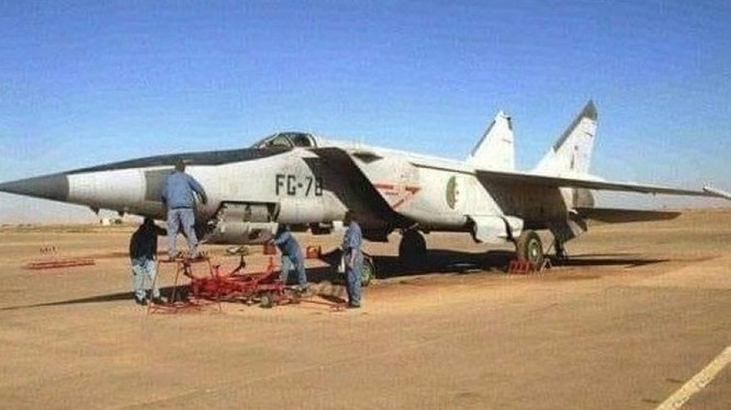 Cach tiem kich MiG-25 tung khien ca NATO hoang loan-Hinh-19
