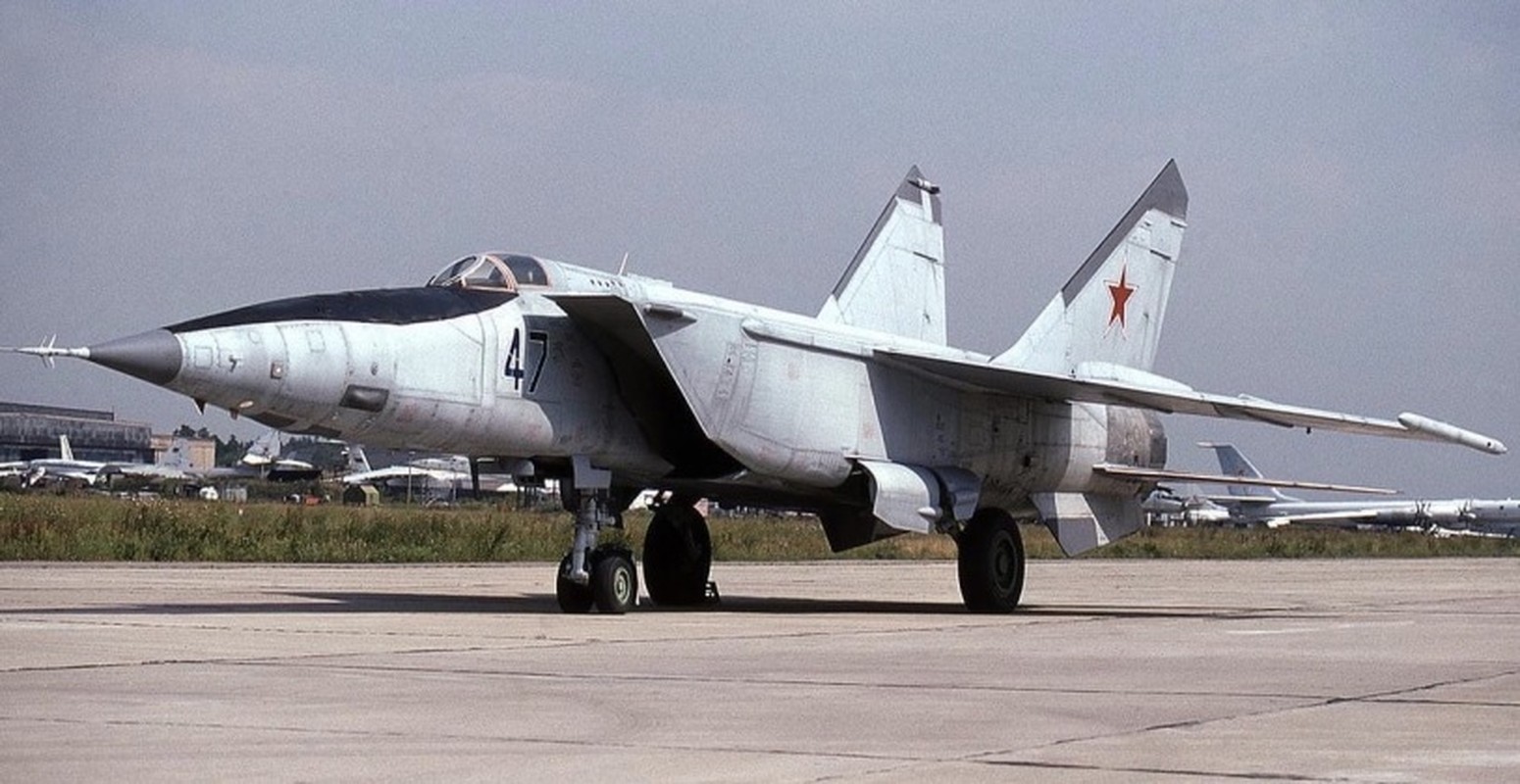 Cach tiem kich MiG-25 tung khien ca NATO hoang loan-Hinh-2