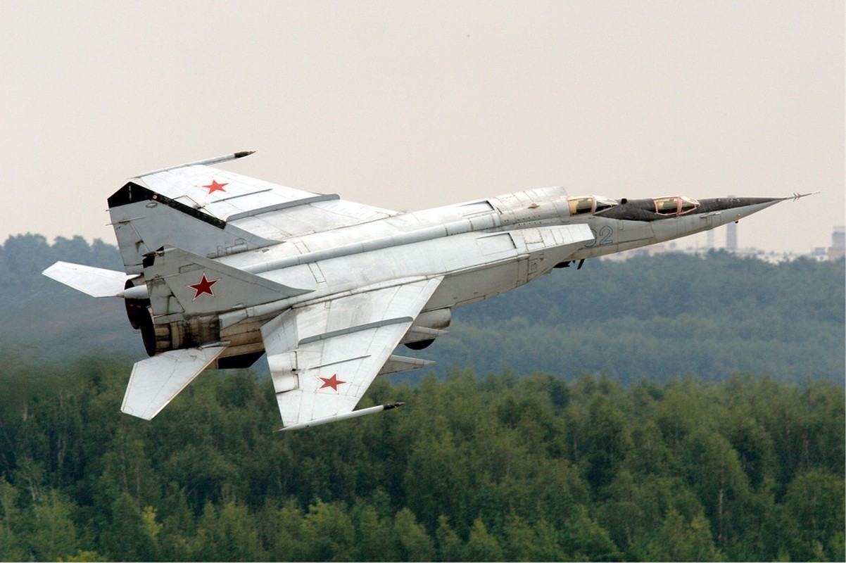 Cach tiem kich MiG-25 tung khien ca NATO hoang loan-Hinh-3