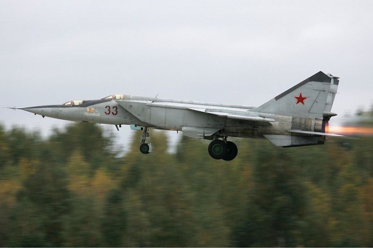 Cach tiem kich MiG-25 tung khien ca NATO hoang loan-Hinh-5