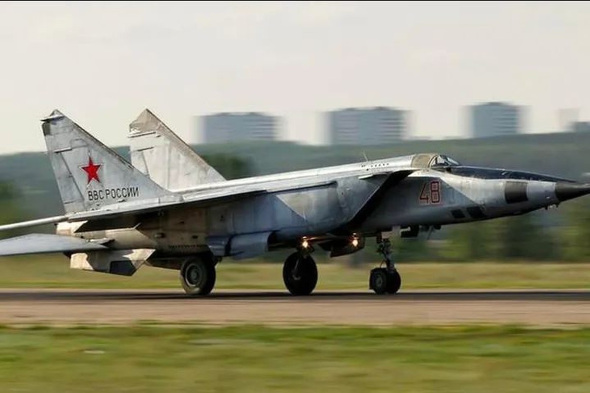 Cach tiem kich MiG-25 tung khien ca NATO hoang loan-Hinh-6