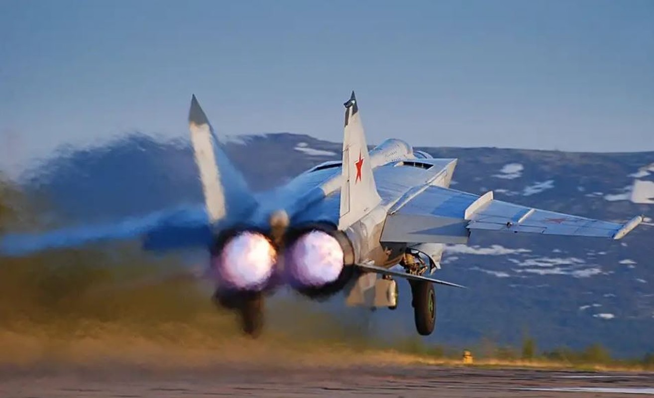 Cach tiem kich MiG-25 tung khien ca NATO hoang loan-Hinh-7