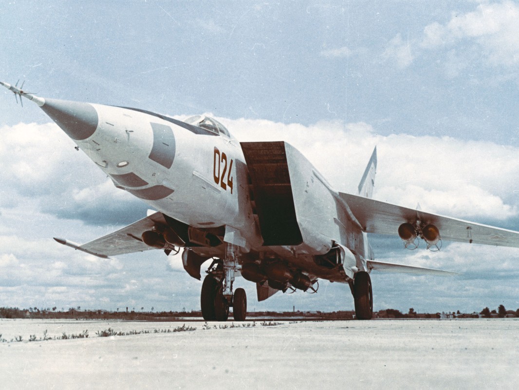 Cach tiem kich MiG-25 tung khien ca NATO hoang loan-Hinh-8