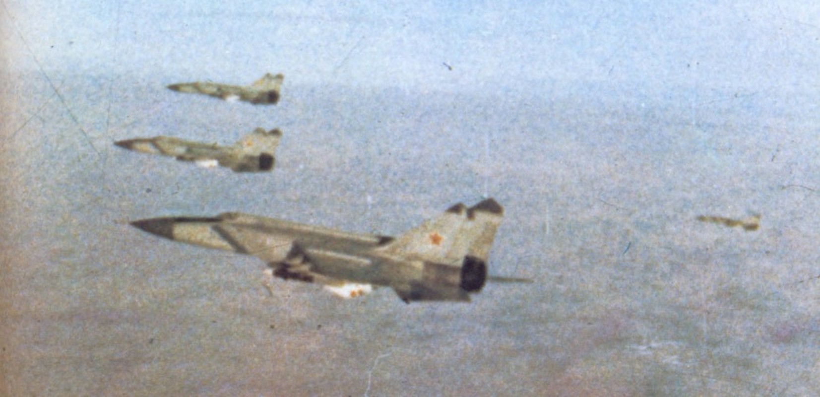 Cach tiem kich MiG-25 tung khien ca NATO hoang loan