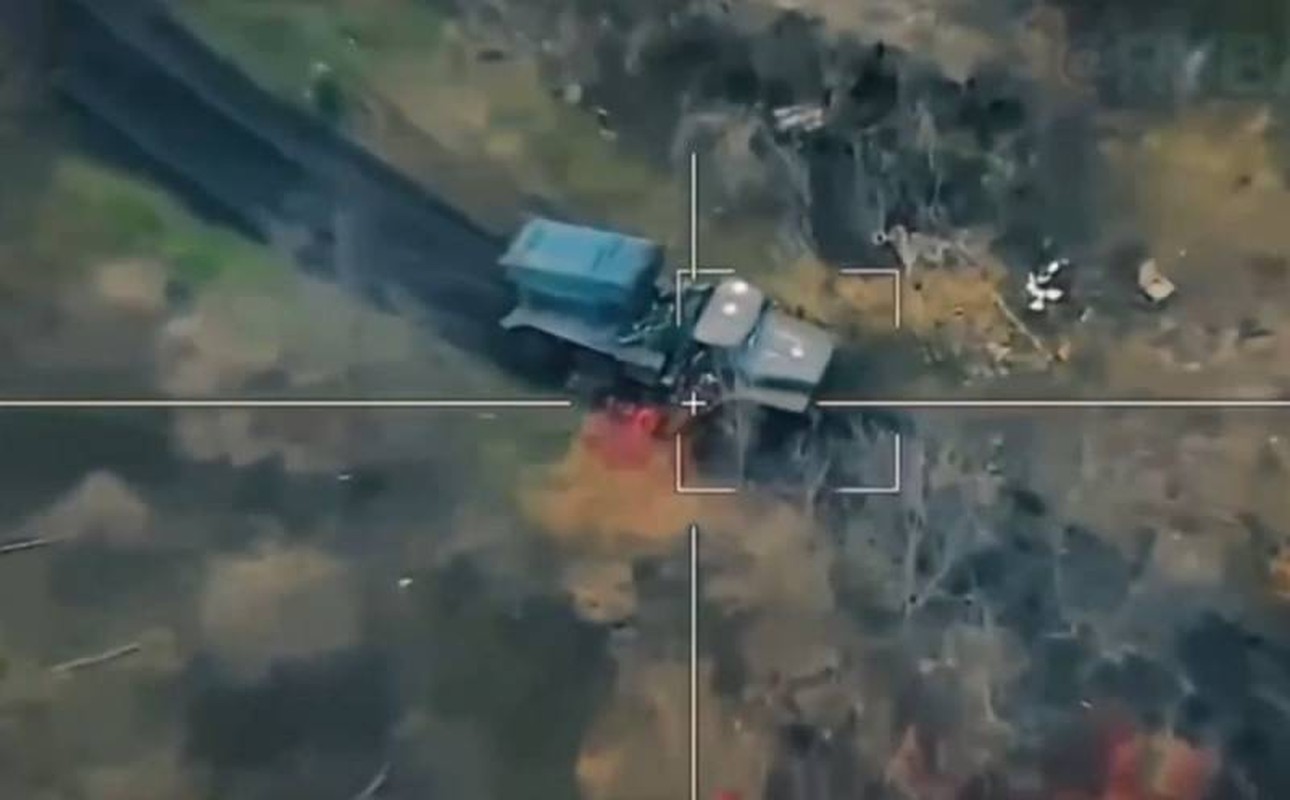 Nga tăng cường săn lùng các trận địa pháo Ukraine bằng UAV Lancet - Hình 2 Nga tang cuong san lung cac tran dia phao Ukraine bang UAV Lancet-Hinh-2