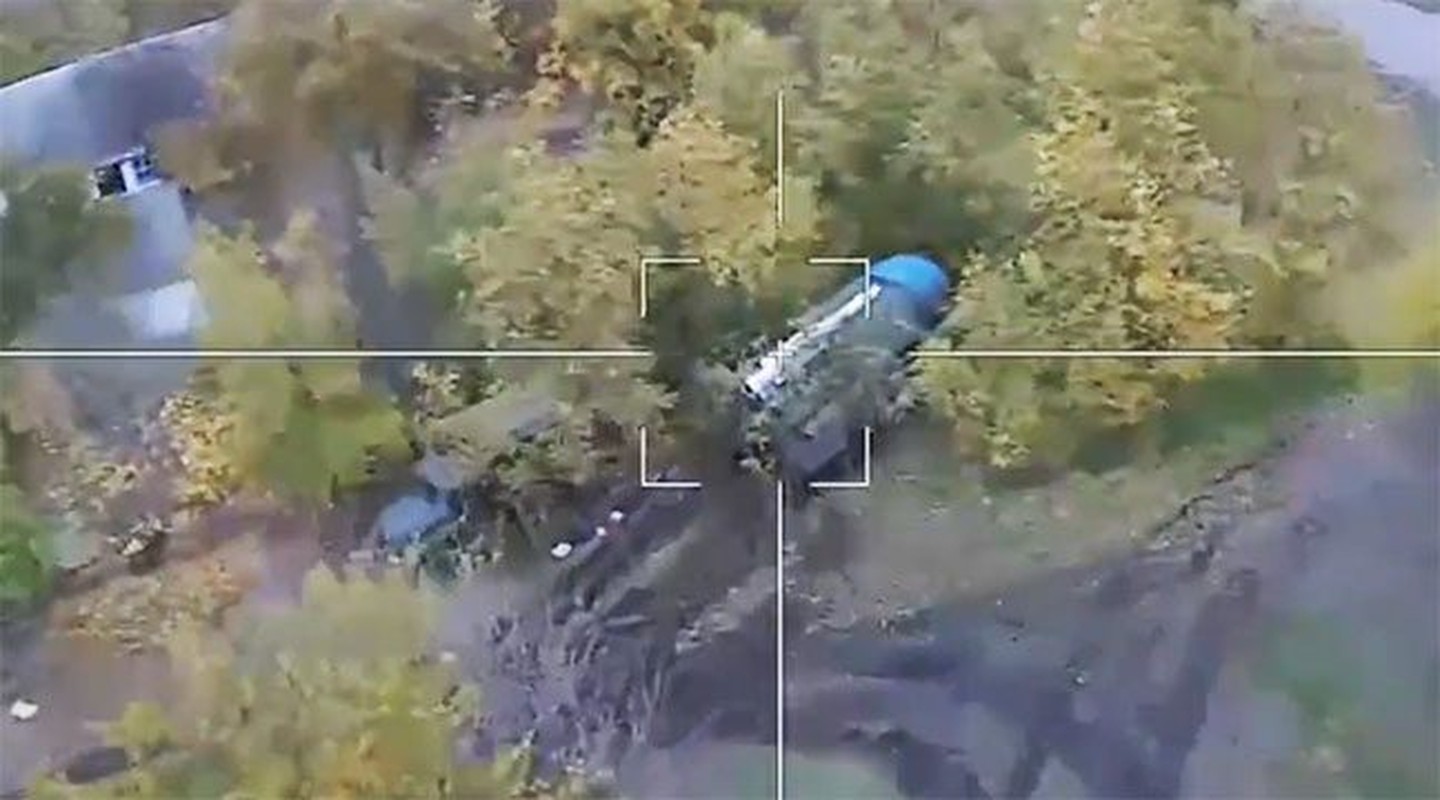 Nga tăng cường săn lùng các trận địa pháo Ukraine bằng UAV Lancet Nga tang cuong san lung cac tran dia phao Ukraine bang UAV Lancet