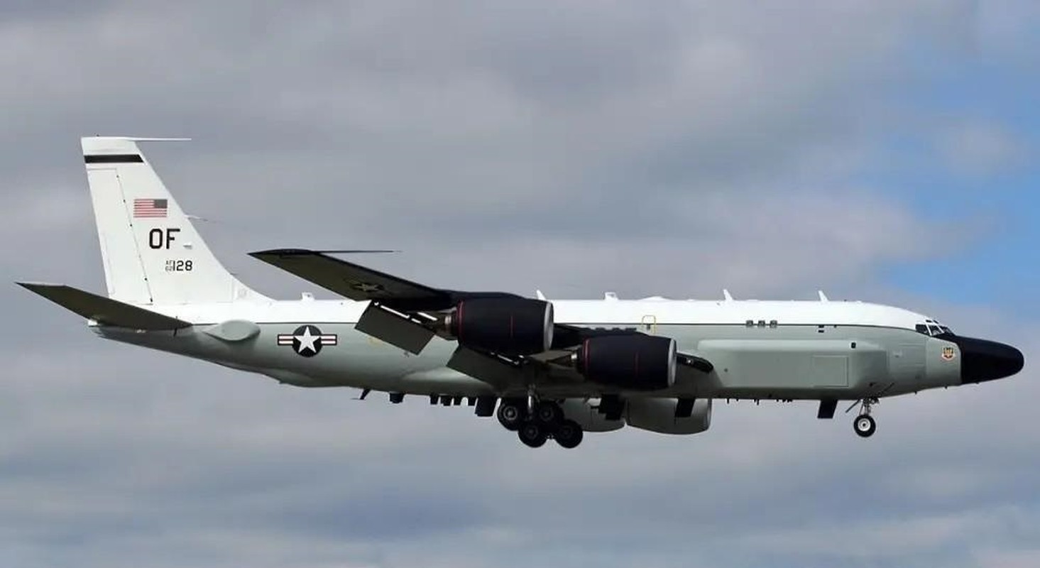 Боинг 135. Boeing RC-135s. Boeing RC-135. RC 135w самолет. RC-135 ВВС США.