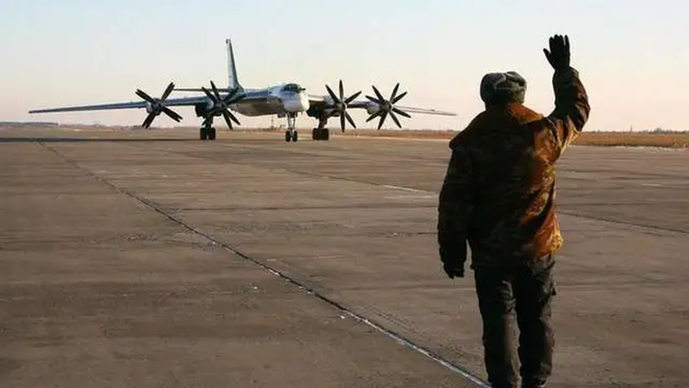 Ukraine bat ngo phan kich Nga bang UAV tan cong tam xa?-Hinh-6
