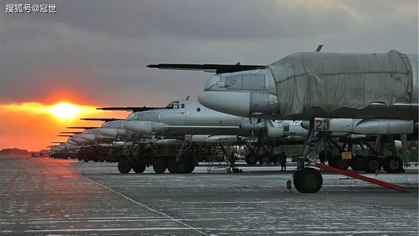 Ukraine bat ngo phan kich Nga bang UAV tan cong tam xa?