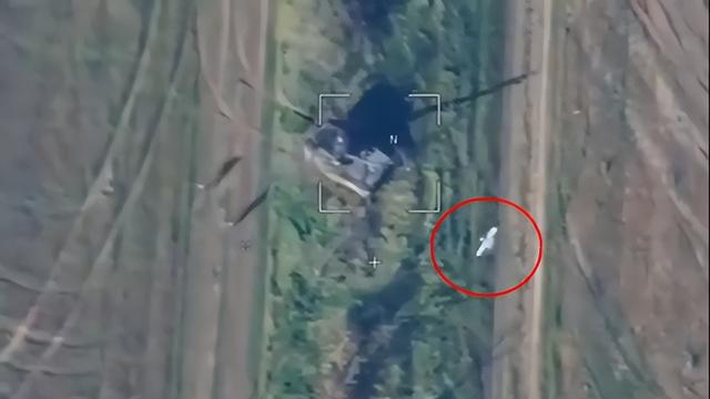 Nga bắt đầu sử dụng UAV Lancet tấn công xe tăng Ukraine - Hình 10 Nga bat dau su dung UAV Lancet tan cong xe tang Ukraine-Hinh-10