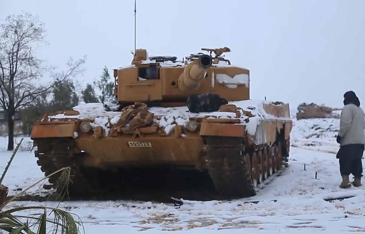 Ukraine chưa nhận xe tăng phương Tây, CNN đã dội gáo nước lạnh - Hình 18 Ukraine chua nhan xe tang phuong Tay, CNN da doi gao nuoc lanh-Hinh-18