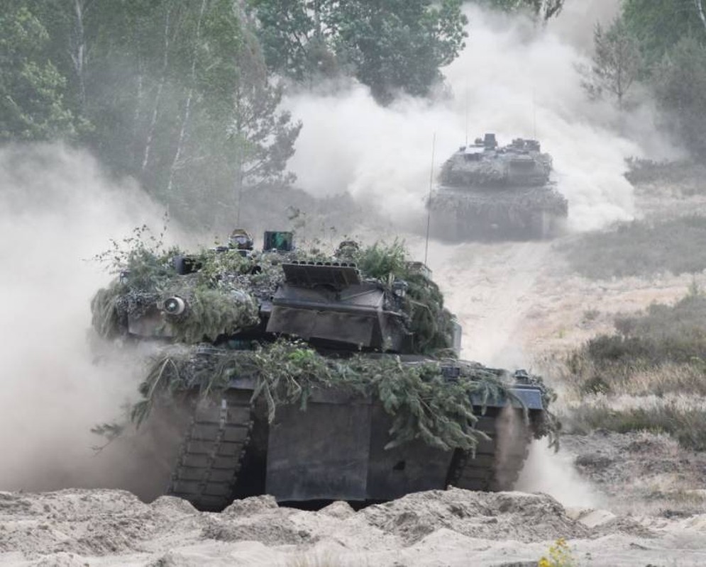 Ukraine chưa nhận xe tăng phương Tây, CNN đã dội gáo nước lạnh - Hình 2 Ukraine chua nhan xe tang phuong Tay, CNN da doi gao nuoc lanh-Hinh-2