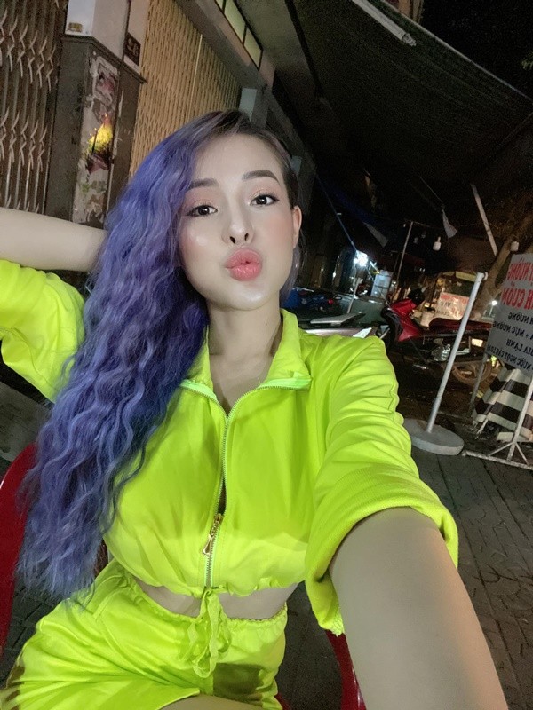 Hot girl tai tieng Ngan 98 lan dau duoc dan tinh khen vi dieu nay-Hinh-2