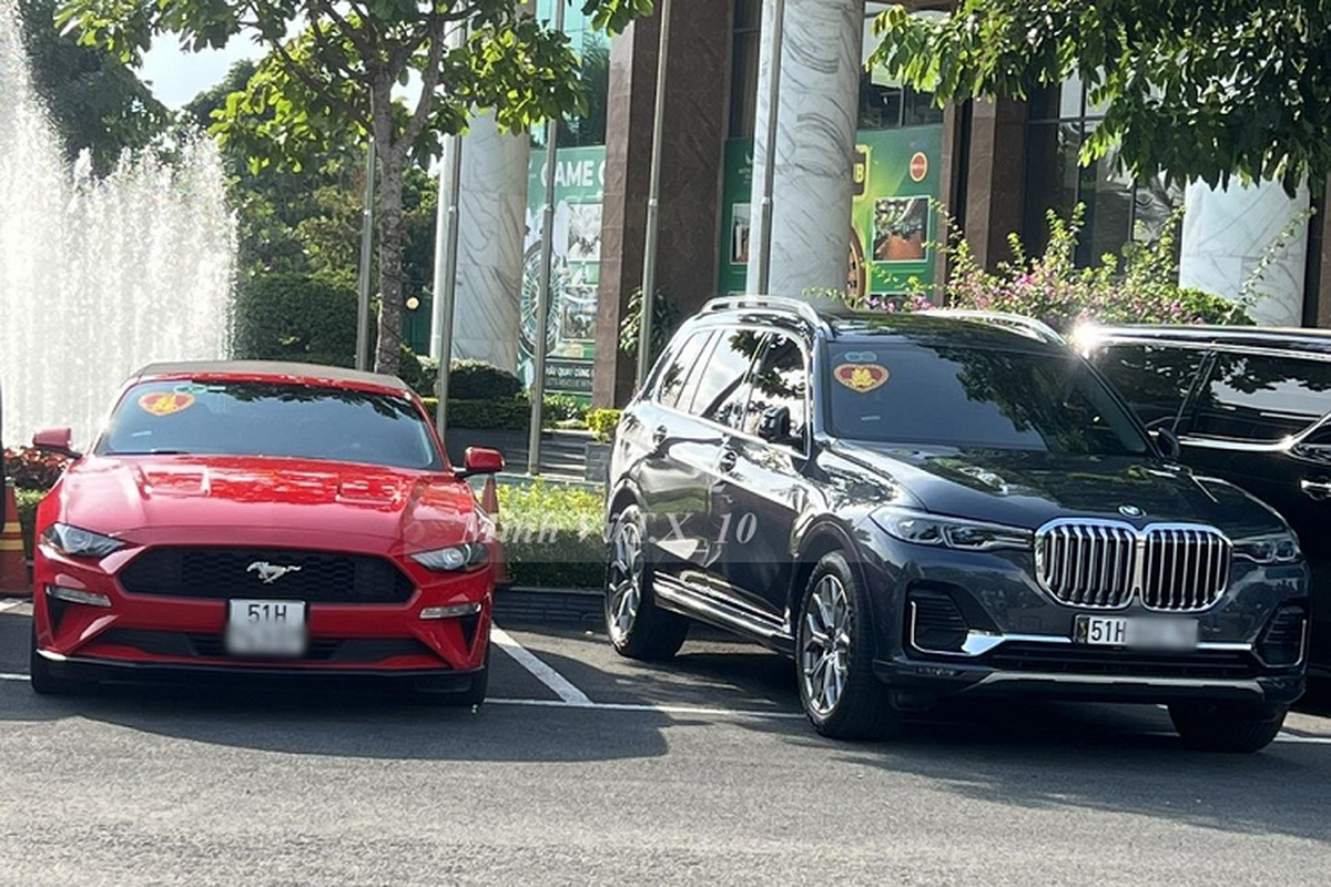 Dàn xe SUV hạng sang hơn 30 tỷ đồng rước dâu tại Cần Thơ - Hình 3 Dan xe SUV hang sang hon 30 ty dong ruoc dau tai Can Tho-Hinh-3