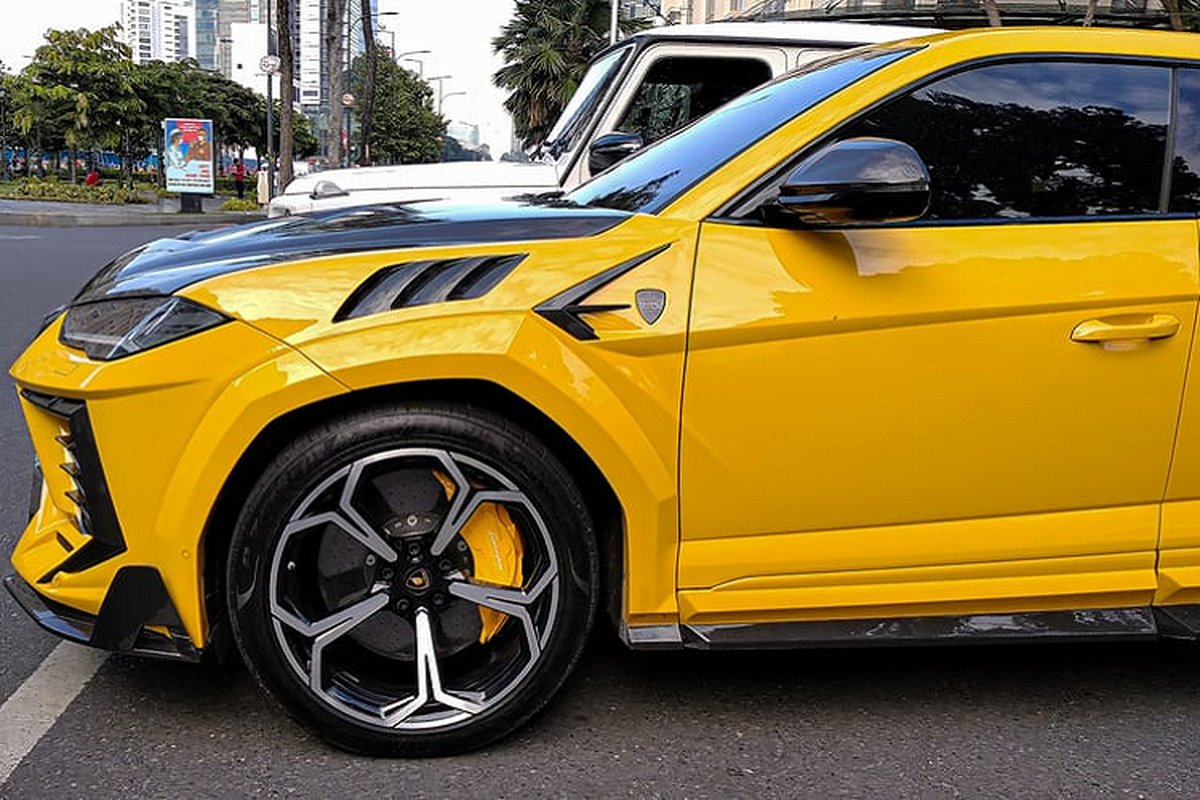 Dân chơi Sài Gòn chi hơn 3 tỷ độ Lamborghini Urus hơn 20 tỷ đồng - Hình 7 Dan choi Sai Gon chi hon 3 ty do Lamborghini Urus hon 20 ty dong-Hinh-7