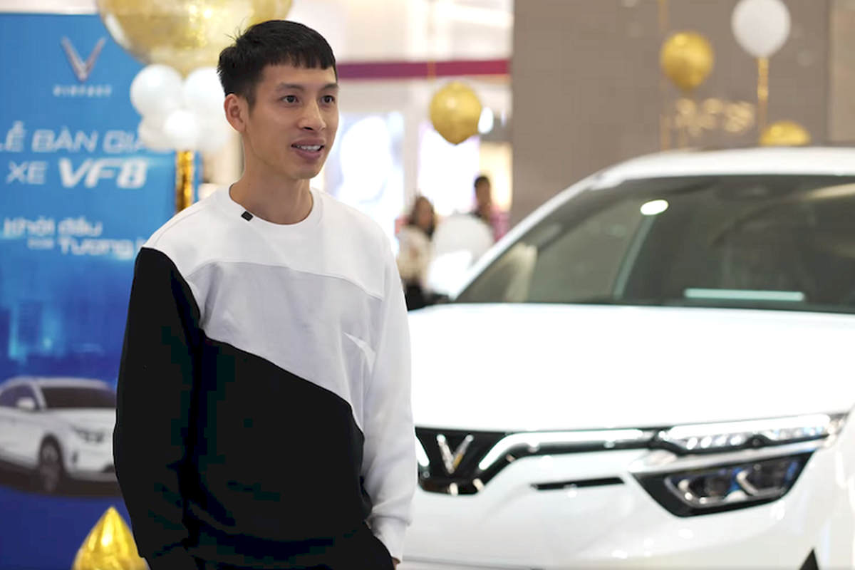 Cầu thủ Đỗ Hùng Dũng tậu SUV điện VinFast VF8 từ 1,29 tỷ đồng - Hình 2 Cau thu Do Hung Dung tau SUV dien VinFast VF8 tu 1,29 ty dong-Hinh-2