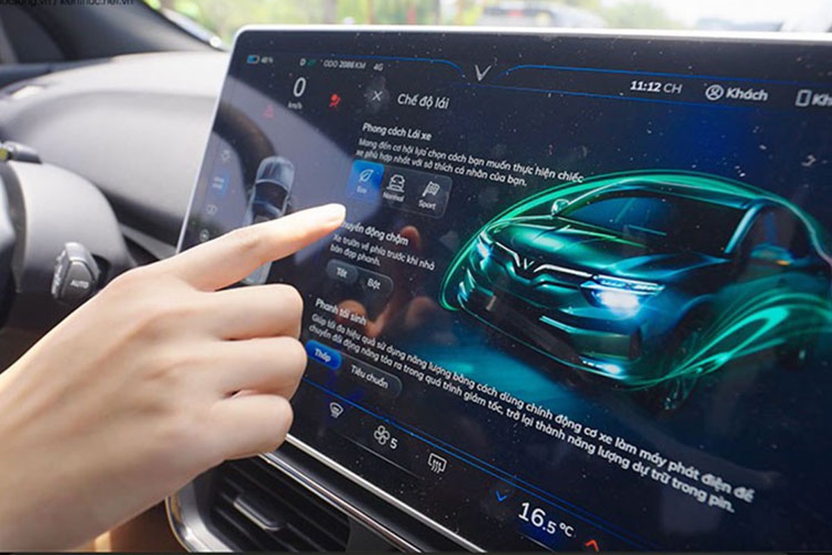 Cầu thủ Đỗ Hùng Dũng tậu SUV điện VinFast VF8 từ 1,29 tỷ đồng - Hình 4 Cau thu Do Hung Dung tau SUV dien VinFast VF8 tu 1,29 ty dong-Hinh-4