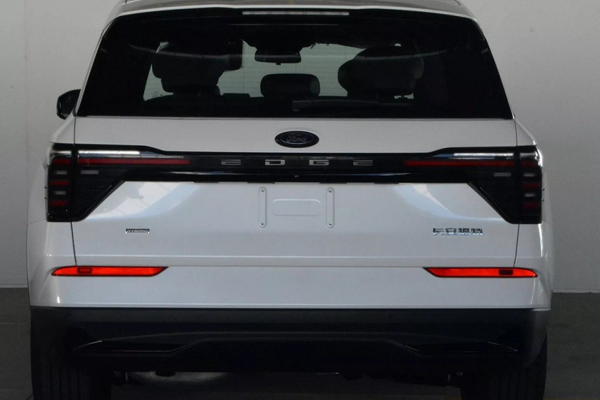 Ford Edge 2023 tiết kiệm xăng lộ diện, ra mắt tháng cuối năm 2022 - Hình 7 Ford Edge 2023 tiet kiem xang lo dien, ra mat thang cuoi nam 2022-Hinh-7