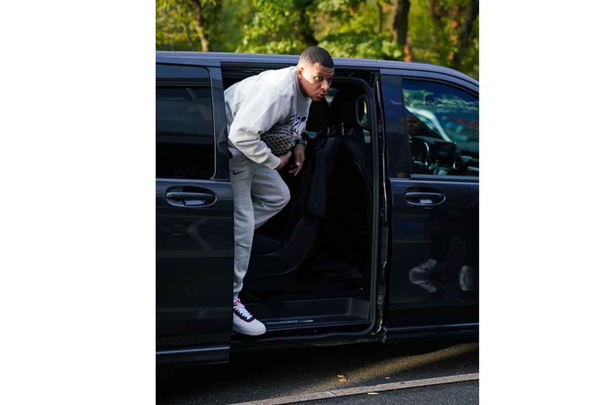 Lionel Messi và Kylian Mbappe - ai sở hữu siêu xe đỉnh cao? - Hình 12 Lionel Messi va Kylian Mbappe - ai so huu sieu xe dinh cao?-Hinh-12