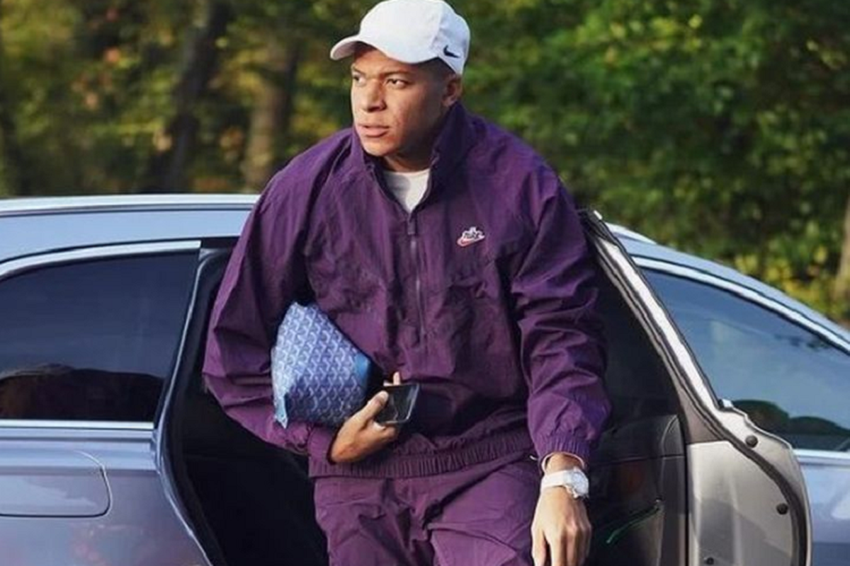 Lionel Messi và Kylian Mbappe - ai sở hữu siêu xe đỉnh cao? - Hình 9 Lionel Messi va Kylian Mbappe - ai so huu sieu xe dinh cao?-Hinh-9