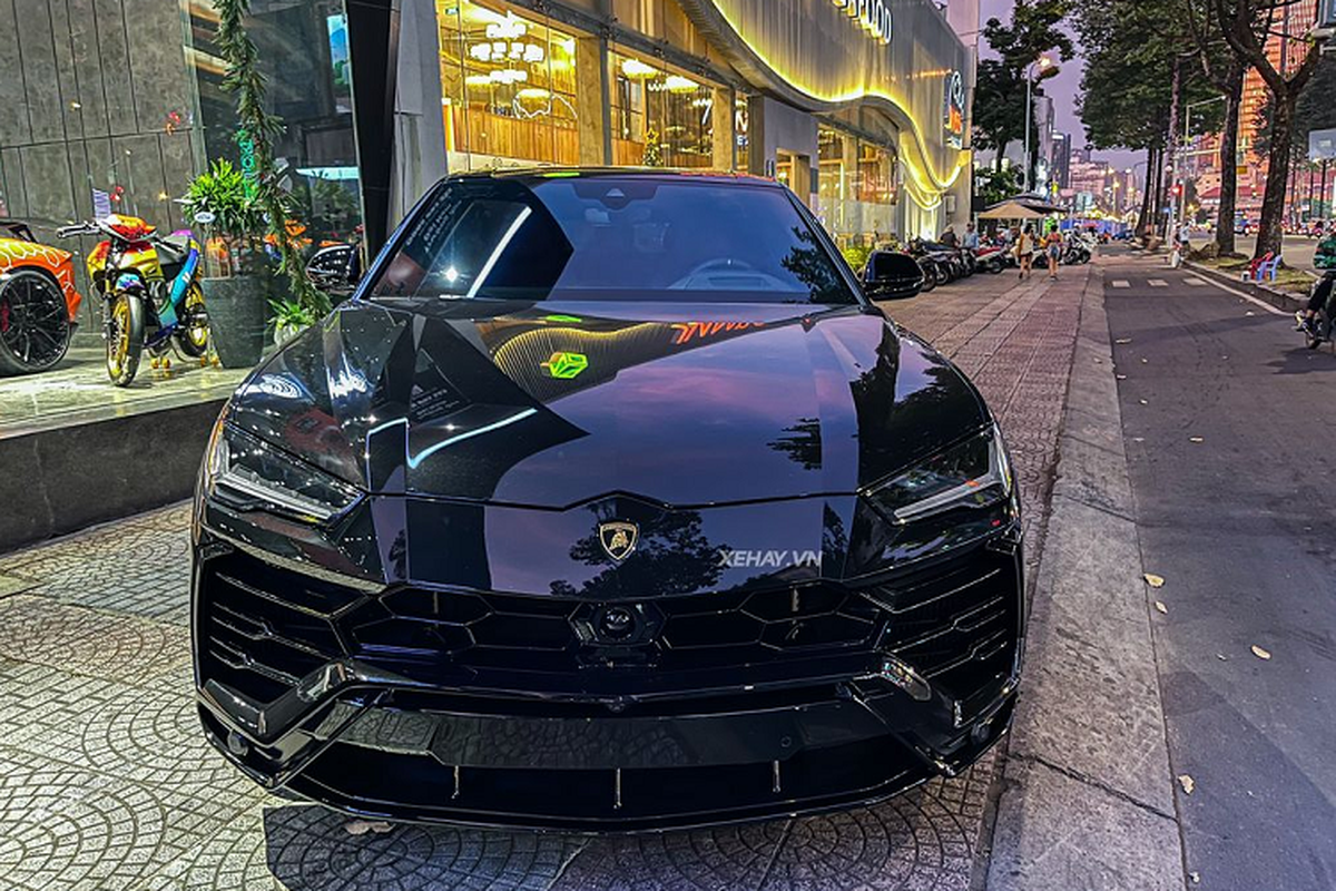 Tận thấy Lamborghini Urus hơn 20 tỷ màu đen "độc nhất" ở Sài Gòn - Hình 2 Tan thay Lamborghini Urus hon 20 ty mau den