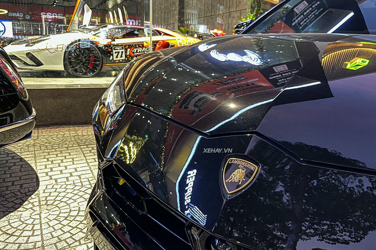Tận thấy Lamborghini Urus hơn 20 tỷ màu đen "độc nhất" ở Sài Gòn - Hình 8 Tan thay Lamborghini Urus hon 20 ty mau den