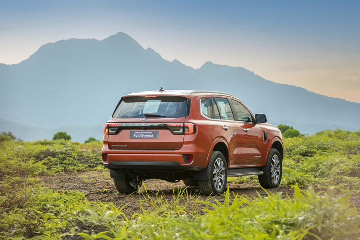 Cận cảnh Ford Everest Titanium 4x2 2023 gần 1,3 tỷ tại Việt Nam - Hình 18 Can canh Ford Everest Titanium 4x2 2023 gan 1,3 ty tai Viet Nam-Hinh-18