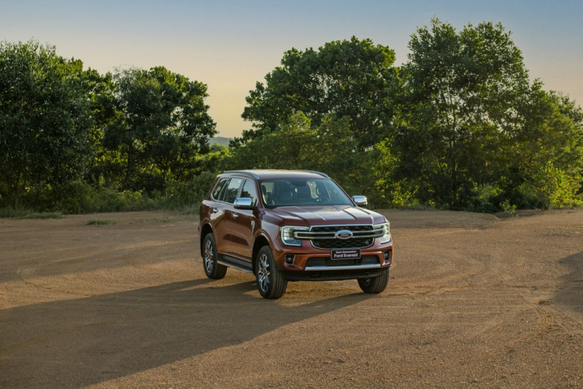 Cận cảnh Ford Everest Titanium 4x2 2023 gần 1,3 tỷ tại Việt Nam - Hình 2 Can canh Ford Everest Titanium 4x2 2023 gan 1,3 ty tai Viet Nam-Hinh-2