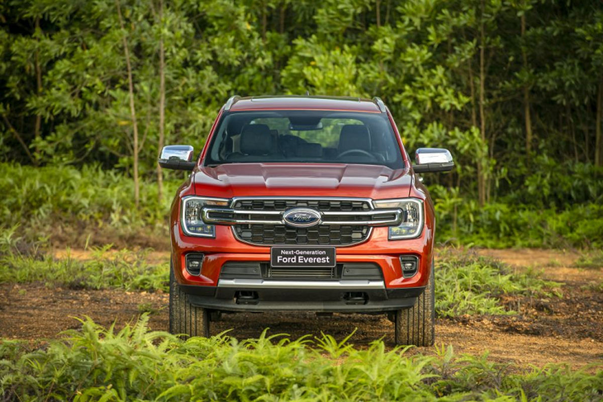 Cận cảnh Ford Everest Titanium 4x2 2023 gần 1,3 tỷ tại Việt Nam - Hình 4 Can canh Ford Everest Titanium 4x2 2023 gan 1,3 ty tai Viet Nam-Hinh-4