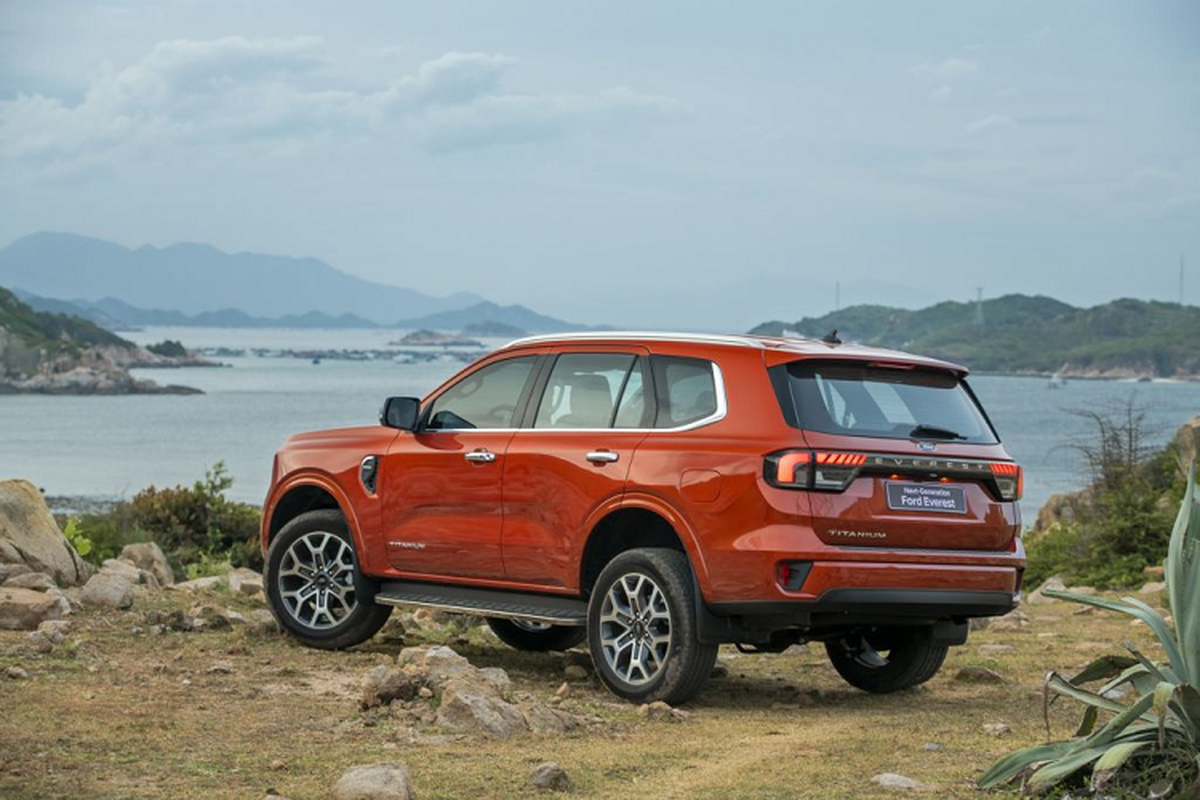 Cận cảnh Ford Everest Titanium 4x2 2023 gần 1,3 tỷ tại Việt Nam - Hình 8 Can canh Ford Everest Titanium 4x2 2023 gan 1,3 ty tai Viet Nam-Hinh-8