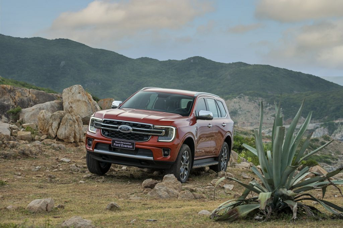 Cận cảnh Ford Everest Titanium 4x2 2023 gần 1,3 tỷ tại Việt Nam Can canh Ford Everest Titanium 4x2 2023 gan 1,3 ty tai Viet Nam