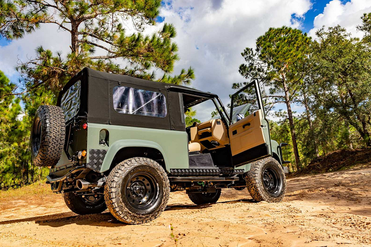 Ngắm bộ đôi Land Rover Defender 90 Restomod "hàng thửa" từ ECD - Hình 10 Ngam bo doi Land Rover Defender 90 Restomod