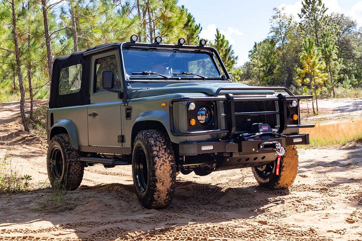 Ngắm bộ đôi Land Rover Defender 90 Restomod "hàng thửa" từ ECD - Hình 4 Ngam bo doi Land Rover Defender 90 Restomod
