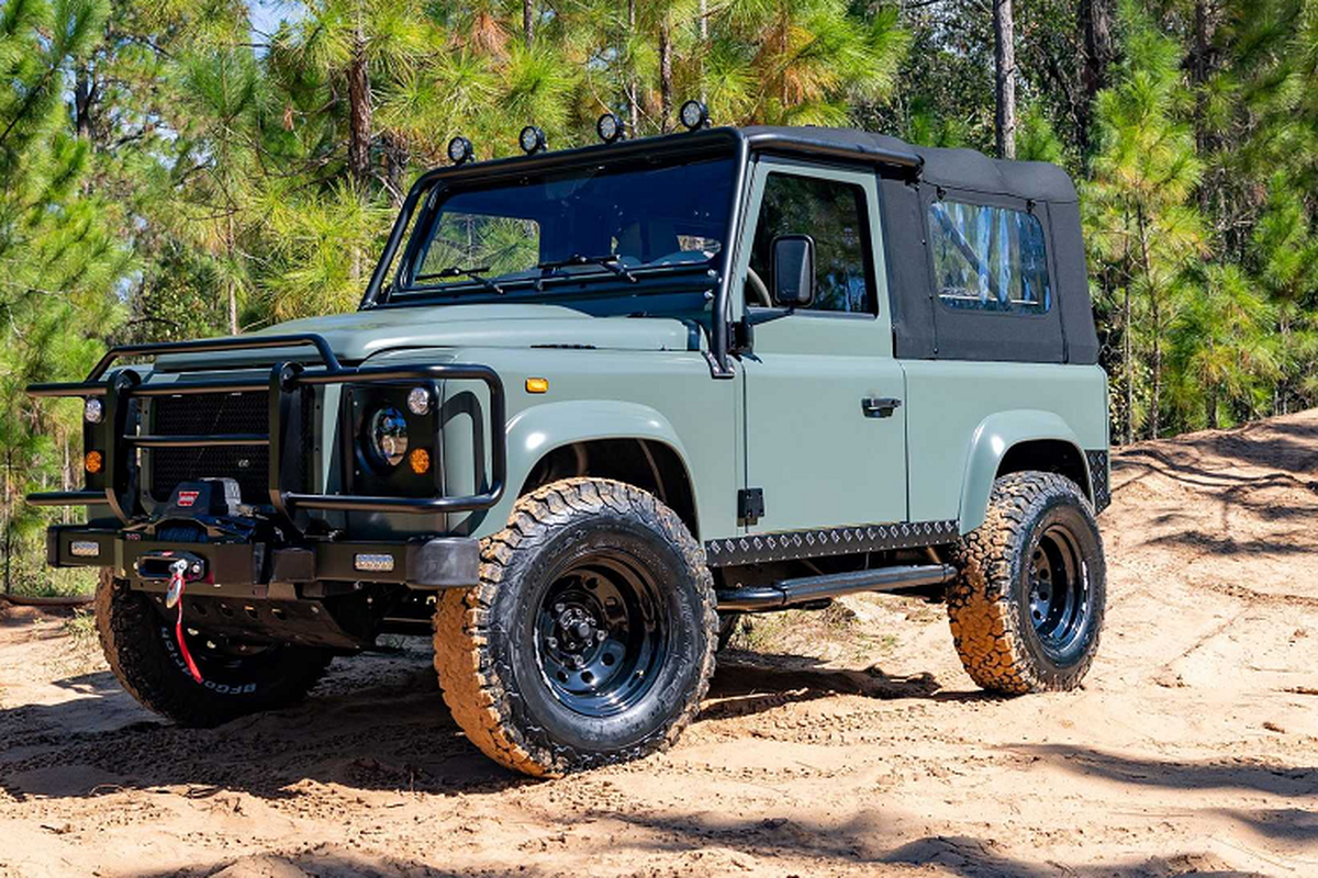Ngắm bộ đôi Land Rover Defender 90 Restomod "hàng thửa" từ ECD - Hình 5 Ngam bo doi Land Rover Defender 90 Restomod